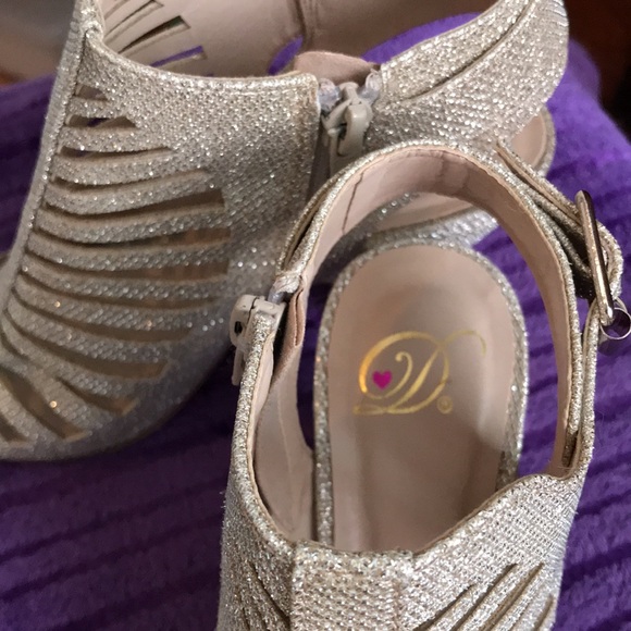 Heart in D Strappy Glitter Open-Toe Heels, Size 6 - Picture 17 of 17